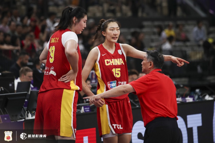 开云体育-中国女篮占优的内线表现低迷&amp;外线投射糟糕 张子宇可能是唯一亮点