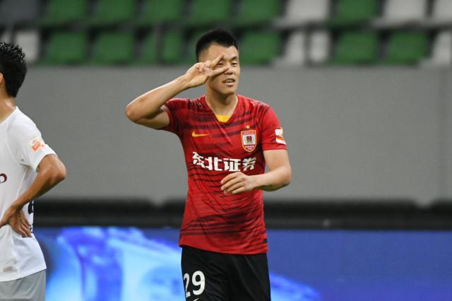 【中超综述】亚泰海港提前进争冠组 青岛平连败纪录