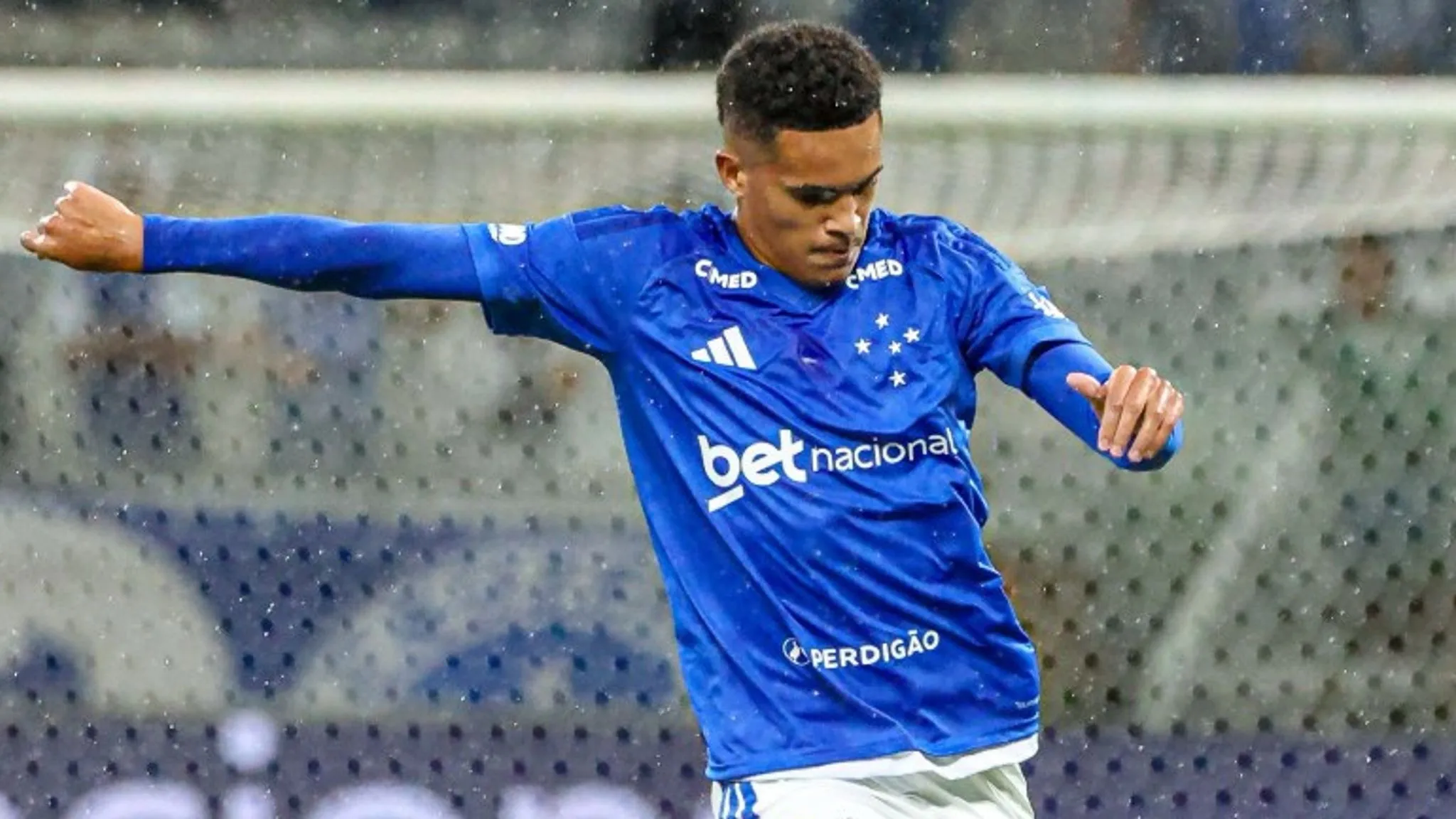 开云电竞-自官宣今夏将转会多特后，17岁普拉特斯未再为克鲁塞罗出场